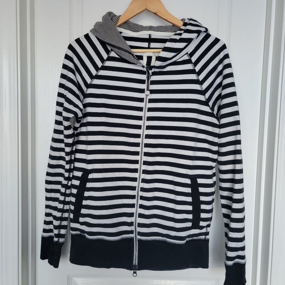 Lululemon hoodie size 6